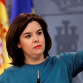 La vicepresidenta del Gobierno en funciones, Soraya Sáenz de Santamaría, en la rueda de prensa posterior al Consejo de Ministros