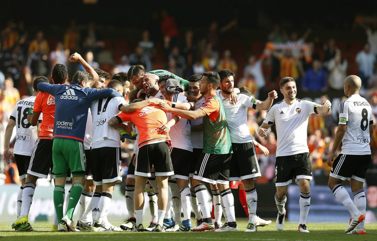 El Valencia se salva con un gol de Negredo en la prolongación El Valencia se salva con un gol de Negredo en la prolongación