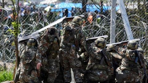 Enfrentamientos de refugiados y polic&iacute;a en Idomeni