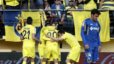 Los jugadores del Villarreal celebran el gol de Denis Suárez contra el Getafe Los jugadores del Villarreal celebran el gol de Denis Suárez contra el Getafe