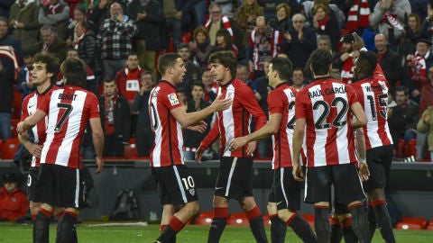 Los jugadores del Athletic celebran el gol de I&ntilde;aki Williams