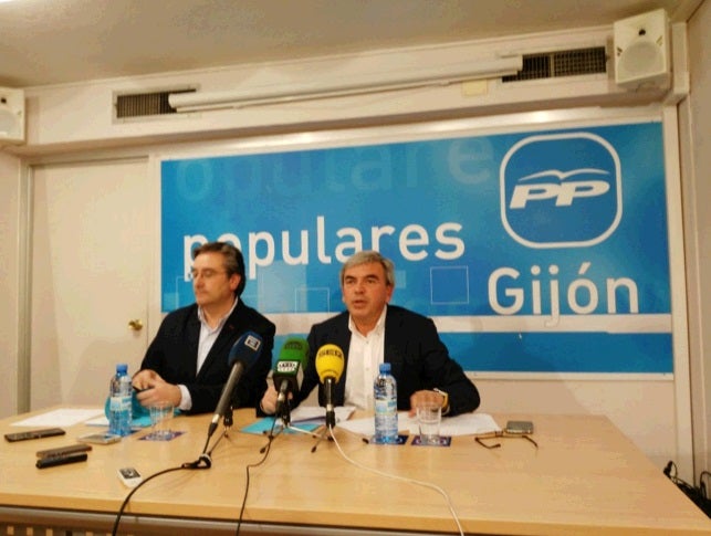 Noticias de Gijón en "Más de Uno" 11/04/2016 con Ana Fierro Noticias de Gijón en "Más de Uno" 11/04/2016 con Ana Fierro