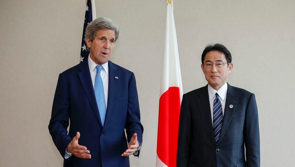 Kerry hace histórico homenaje a víctimas de la bomba atómica en Hiroshima