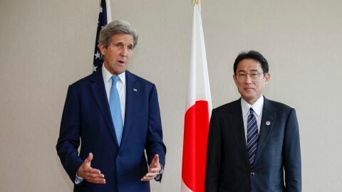 Kerry hace hist&oacute;rico homenaje a v&iacute;ctimas de la bomba at&oacute;mica en Hiroshima 