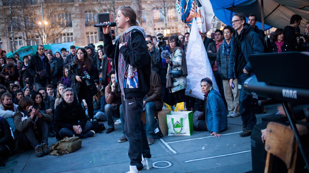 Evacúan de forma pacífica a los "indignados" de París Evacúan de forma pacífica a los "indignados" de París