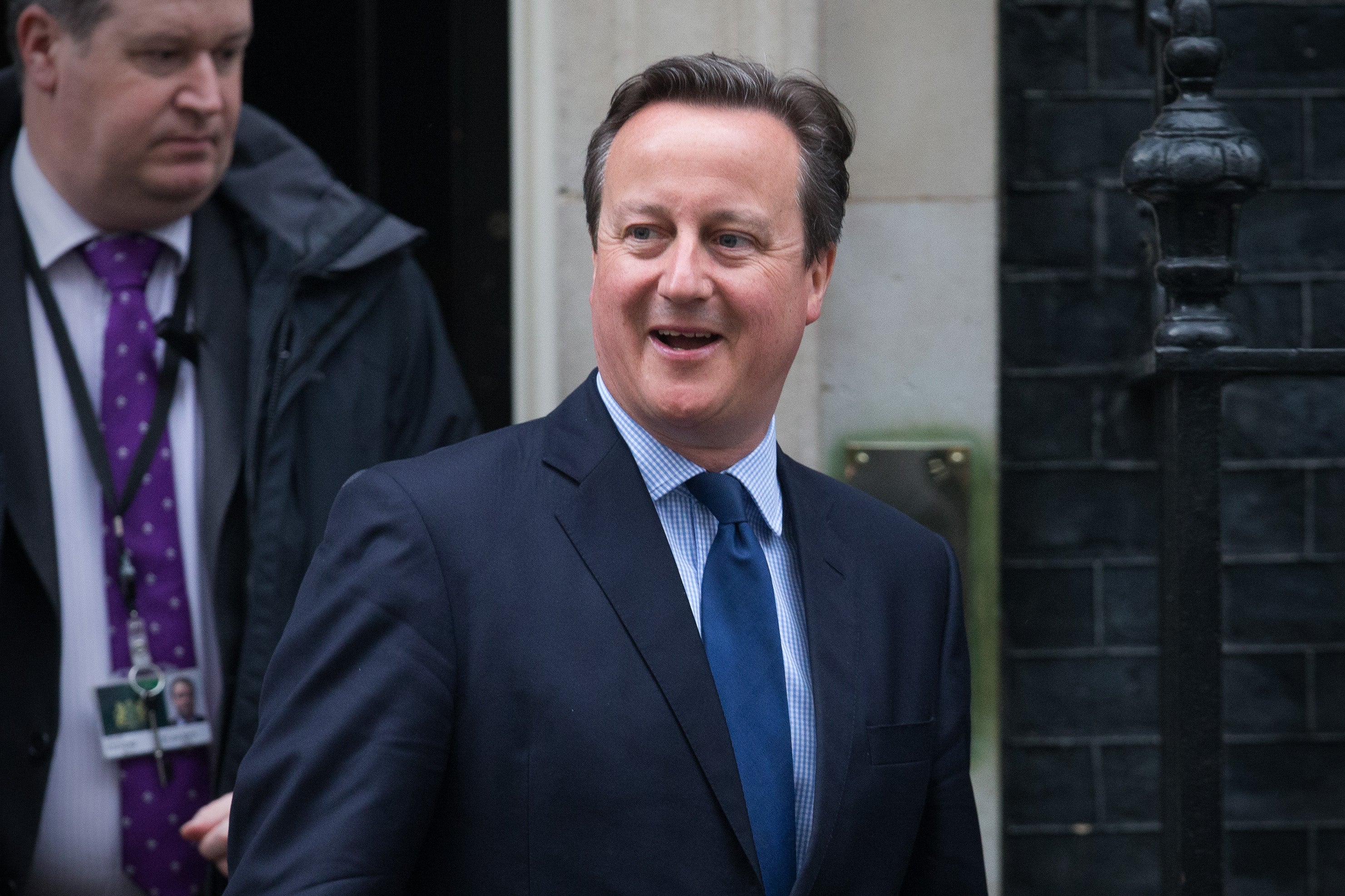 Cameron anuncia una ley para perseguir a bancos y bufetes que ayuden a evadir impuestos Cameron anuncia una ley para perseguir a bancos y bufetes que ayuden a evadir impuestos