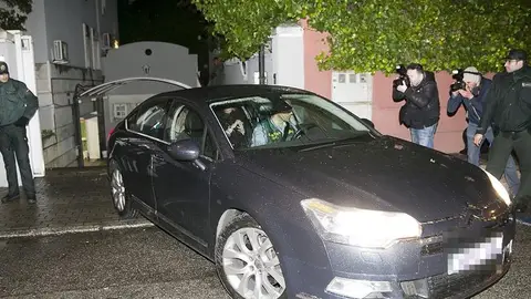 El expresidente de Banesto, Mario Conde, abandona su domicilio detenido por la Guardia Civil El expresidente de Banesto, Mario Conde, abandona su domicilio detenido por la Guardia Civil