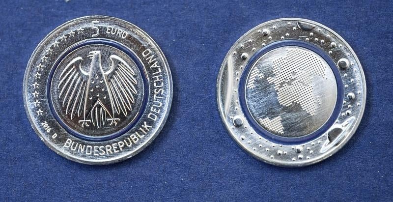 Así es 'Planeta Azul', la moneda de cinco euros emitida en Múnich Así es 'Planeta Azul', la moneda de cinco euros emitida en Múnich