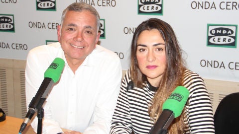 Candela Pe&ntilde;a durante una entrevista con Juan Ram&oacute;n Lucas en M&aacute;s de uno