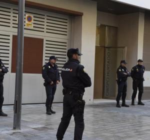 Agentes de la Unidad contra la Delincuencia Económica y Fiscal de la Policía (UDEF) Agentes de la Unidad contra la Delincuencia Económica y Fiscal de la Policía (UDEF)