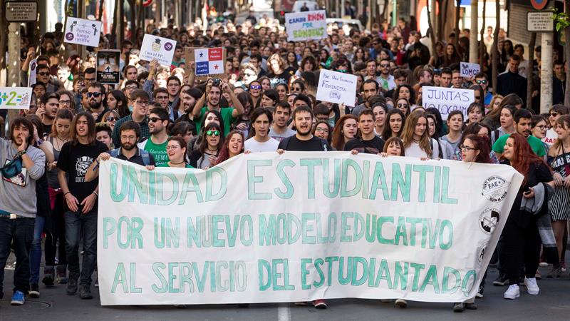 Huelga masiva según los estudiantes, pero minoritaria para Educación Huelga masiva según los estudiantes, pero minoritaria para Educación