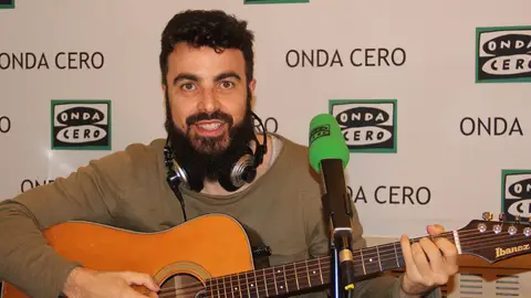 Huecco en los estudios de Onda Cero El cantante Huecco en los estudios de Onda Cero