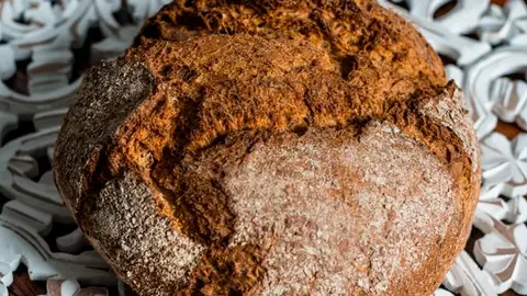 Una hogaza de pan hecha con espelta. Una hogaza de pan hecha con espelta.