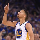 Stephen Curry celebra la histórica victoria Stephen Curry celebra la histórica victoria