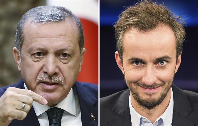 Angela Merkel da luz verde a la petición de Erdogan contra el humorista que le ofendió Angela Merkel da luz verde a la petición de Erdogan contra el humorista que le ofendió