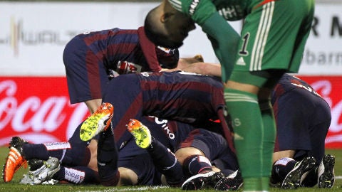 Eibar festeja su victoria ante la Real Sociedad