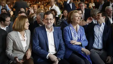 María Dolores de Cospedal junto a Mariano Rajoy en Zaragoza María Dolores de Cospedal junto a Mariano Rajoy en Zaragoza