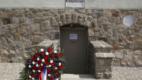 Entrada al crematorio del campo de exterminio nazi de Mauthausen
