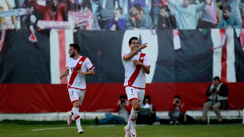 Javi Guerra festeja su gol con el Rayo
