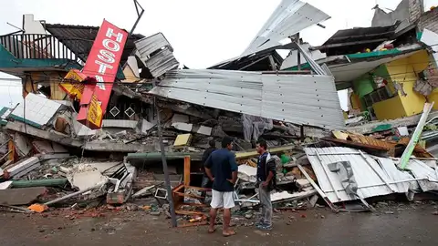 Habitantes de Pedernales (Ecuador), afectado por el terremoto de 7,8 grados Habitantes de Pedernales (Ecuador), afectado por el terremoto de 7,8 grados