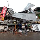 Habitantes de Pedernales (Ecuador), afectado por el terremoto de 7,8 grados 