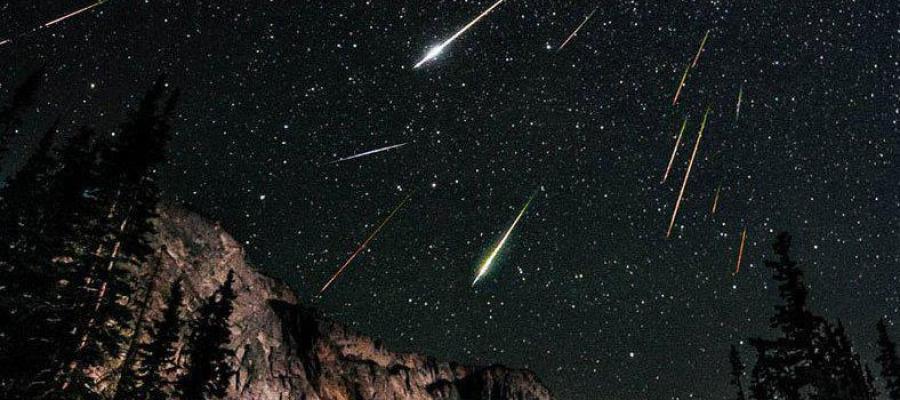 Estrellas fugaces del enjambre de las Líridas Estrellas fugaces del enjambre de las Líridas