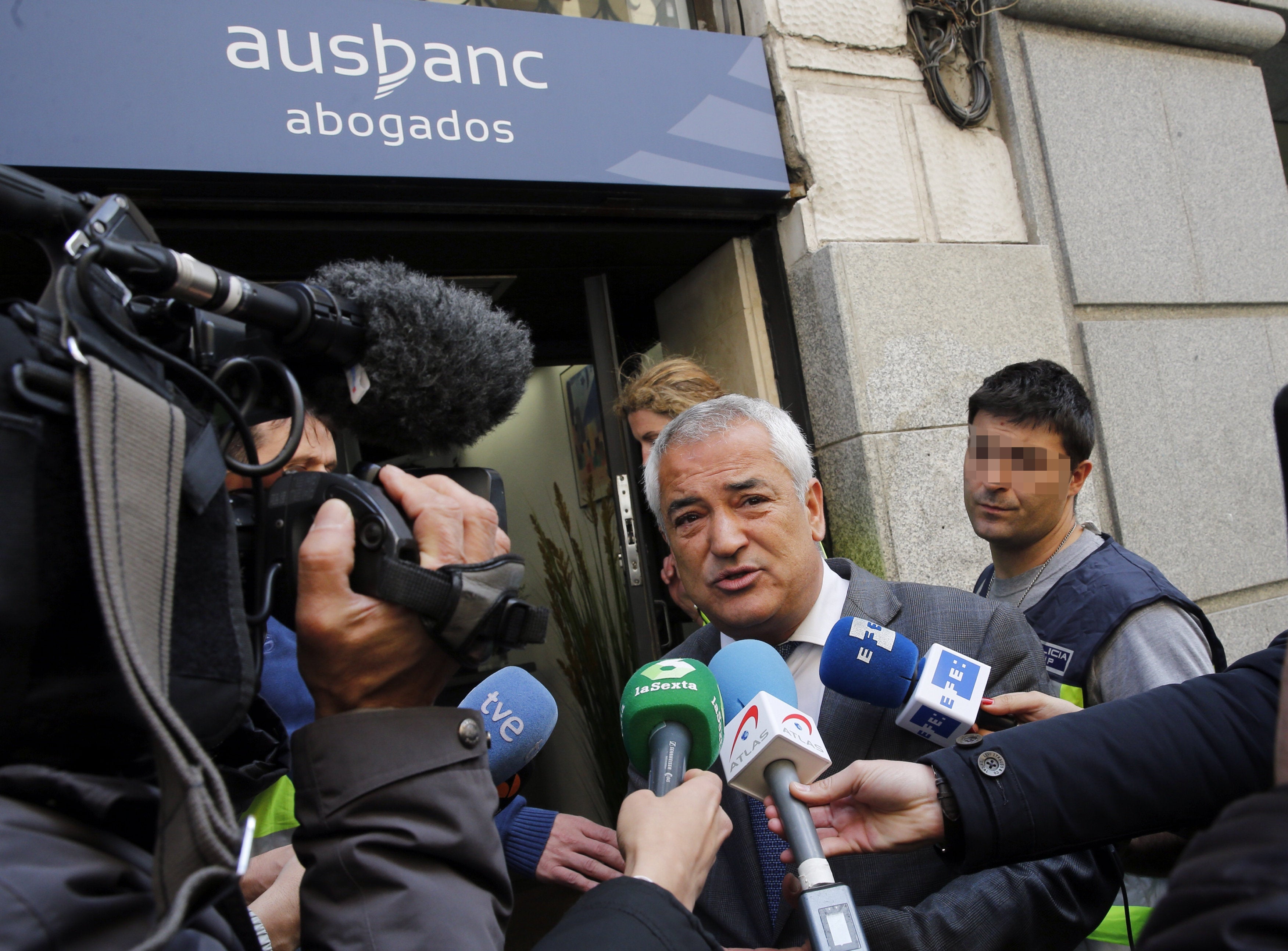 Territorio Negro: La tela de araña de Luis Pineda y Manos Limpias Territorio Negro: La tela de araña de Luis Pineda y Manos Limpias