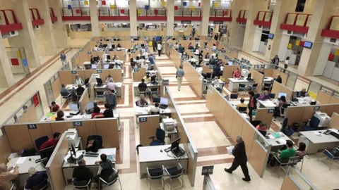 Funcionarios en una administraci&oacute;n p&uacute;blica