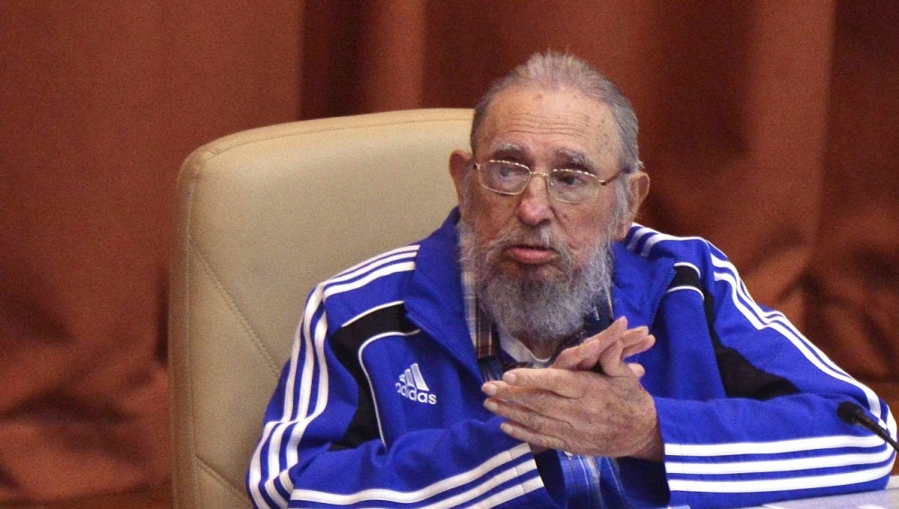 Fidel Castro en la clausura del VII Congreso del Partido Comunista de Cuba