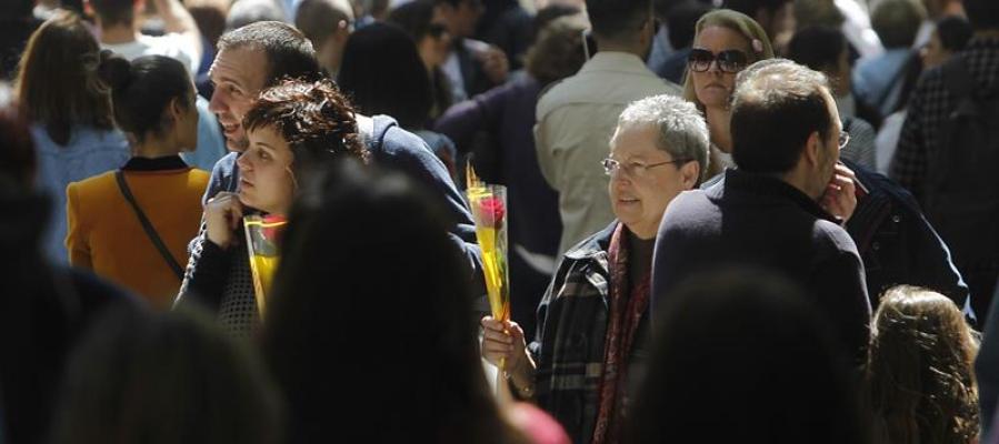 Instantánea de la celebración de Sant Jordi 2016 en Barcelona Instantánea de la celebración de Sant Jordi 2016 en Barcelona