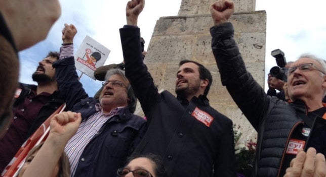 Garzón pide a Podemos respetar identidad de IU para que "5 más 1 sumen 10" millones de votos Garzón pide a Podemos respetar identidad de IU para que "5 más 1 sumen 10" millones de votos