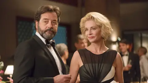 La Embajada Un thriller político lleno de pasión.
