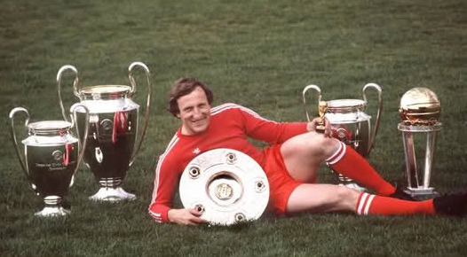 Amón indulta a Schwarzenbeck, el jugador del Bayern que hizo perder la Champions al Atleti en 1974 Amón indulta a Schwarzenbeck, el jugador del Bayern que hizo perder la Champions al Atleti en 1974