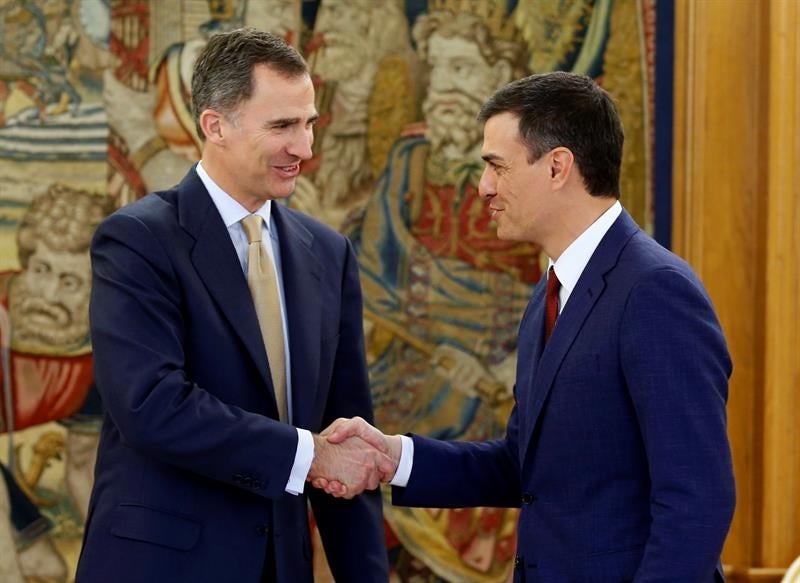El rey Felipe VI recibe a Pedro Sánchez, quien dará su primera rueda de prensa tras su reelección como líder del PSOE El rey Felipe VI recibe a Pedro Sánchez, quien dará su primera rueda de prensa tras su reelección como líder del PSOE