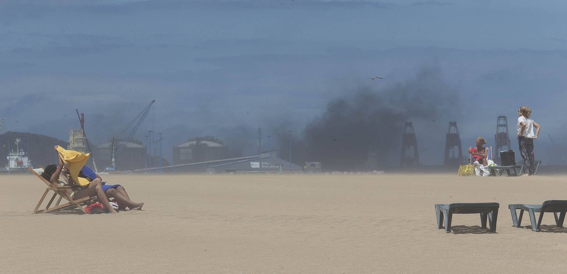 Noticias de Gijón en "Más de Uno" 29/04/2016 con Ana Fierro Noticias de Gijón en "Más de Uno" 29/04/2016 con Ana Fierro