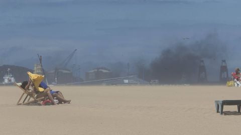 Nube de carb&oacute;n en El Musel (Gij&oacute;n)