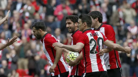 Los jugadores del Athletic celebran el gol de Aduriz Los jugadores del Athletic celebran el gol de Aduriz contra