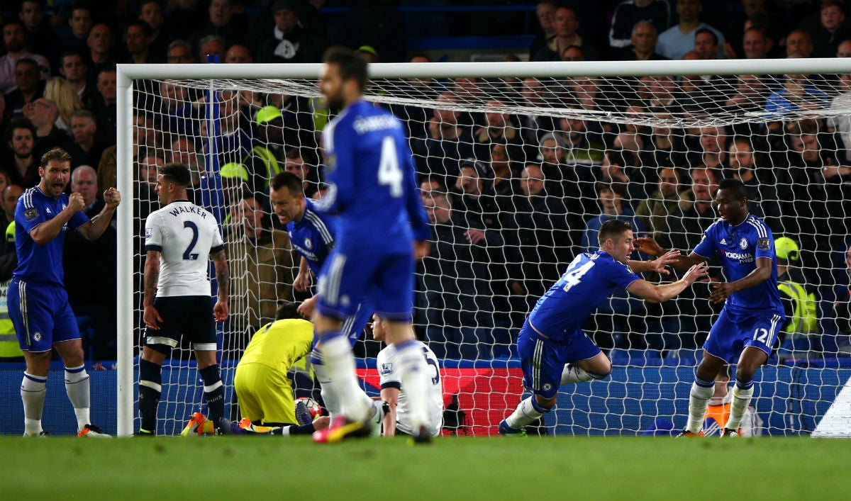 El Chelsea remonta ante el Tottenham y hace al Leicester campeón de la Premier El Chelsea remonta ante el Tottenham y hace al Leicester campeón de la Premier