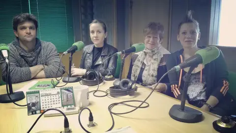 Gente Viajera de Galicia con personas que acuieron a campor de refugiados Coñecemos a realidade de LESBOS e IDOMENI con tres galegos viaxeiros solidarios que acaban de volver dos campos de refuxiados sirios.