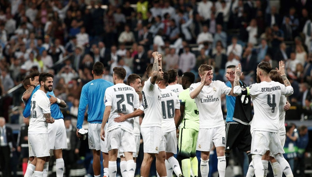 La plantilla del Real Madrid celebra el pase a la final