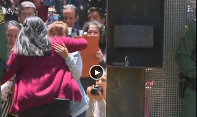 La mujer mexicana que ha roto el muro fronterizo que le separa de su familia La mujer mexicana que ha roto el muro fronterizo que le separa de su familia