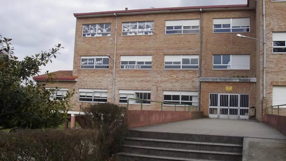 Ceip Xunqueira II Edificio pola parte dianteira