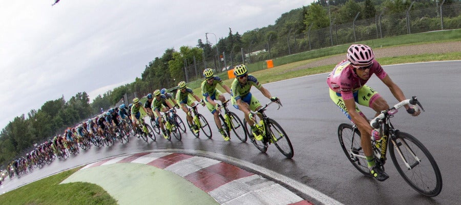 El pelotón durante una etapa del Giro de Italia (Archivo) El pelotón durante una etapa del Giro de Italia (Archivo)