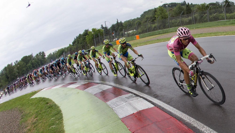 El pelotón durante una etapa del Giro de Italia (Archivo)