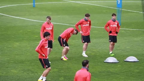 Los jugadores del Atlético se entrenan en el césped de Majadahonda Los jugadores del Atlético se entrenan en el césped de Majadahonda