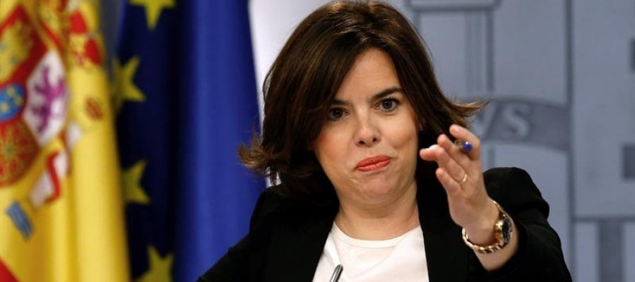 La vicepresidenta del Gobierno en funciones, Soraya Sáenz de Santamaría, durante la rueda de prensa posterior al Consejo de Ministros La vicepresidenta del Gobierno en funciones, Soraya Sáenz de Santamaría, durante la rueda de prensa posterior al Consejo de Ministros