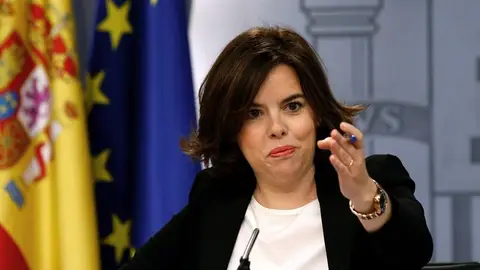 La vicepresidenta del Gobierno en funciones, Soraya Sáenz de Santamaría, durante la rueda de prensa posterior al Consejo de Ministros La vicepresidenta del Gobierno en funciones, Soraya Sáenz de Santamaría, durante la rueda de prensa posterior al Consejo de Ministros