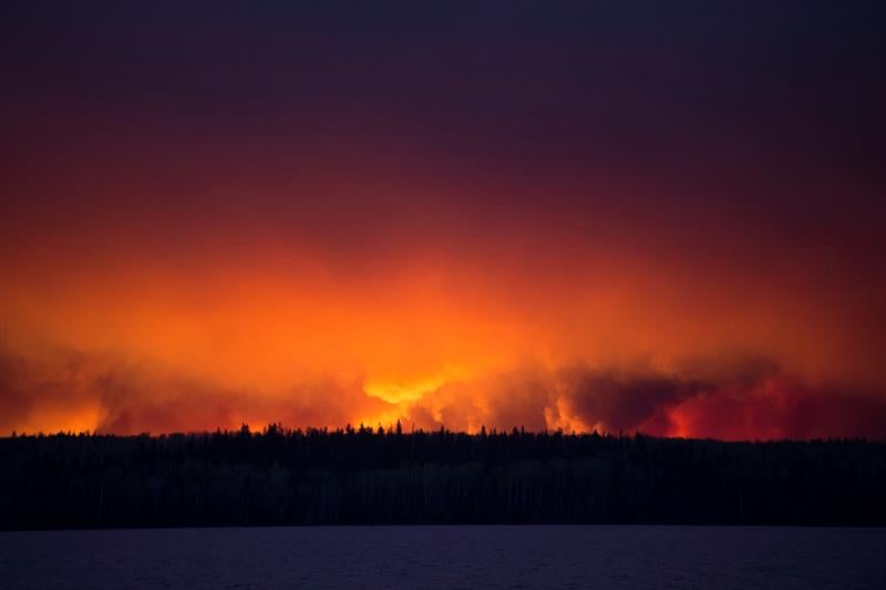 El incendio forestal del noroeste de Canadá seguirá activo durante meses El incendio forestal del noroeste de Canadá seguirá activo durante meses