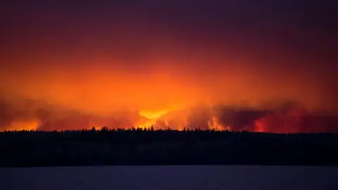 Un incendio en Alberta, Canadá Un incendio en Alberta, Canadá