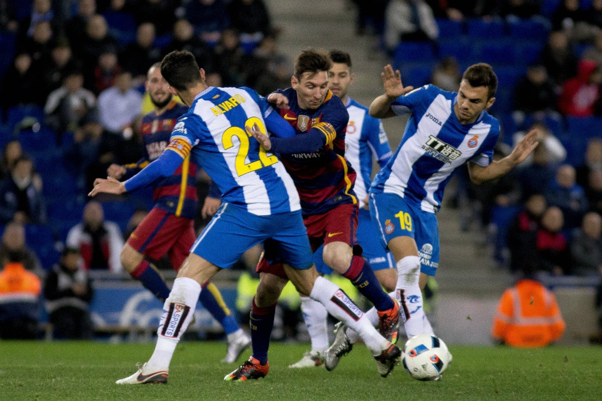 El Barça busca cantar el alirón en el derbi barcelonés El Barça busca cantar el alirón en el derbi barcelonés